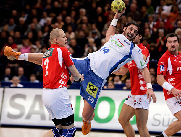 足高强度竞 足高强度竞