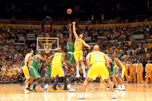 场上互不相 场上互不相