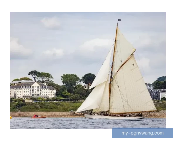 全球顶级帆船杯赛：挑战风浪，冲破极限
