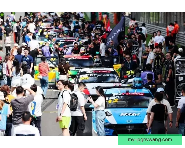 山地车赛事精彩纷呈，激情飙速闪耀舞台