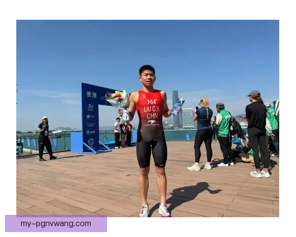 铁人三项赛事：选手挑战极限，勇夺金牌